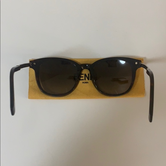 FENDI sunglasses - Picture 5 of 5